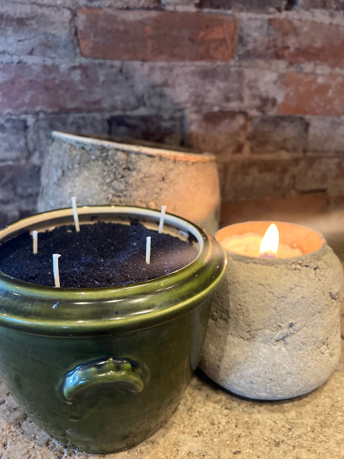 Aonian Old English Pottery Tobacco Jar with Black Pearled Sandwax candle